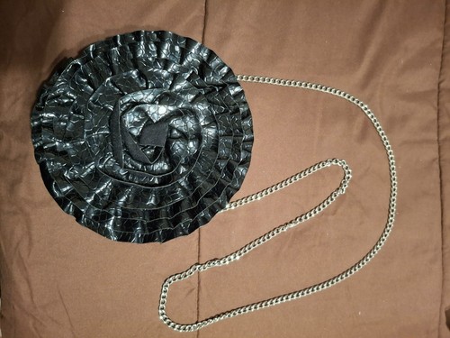 Black vegan leather round - black,